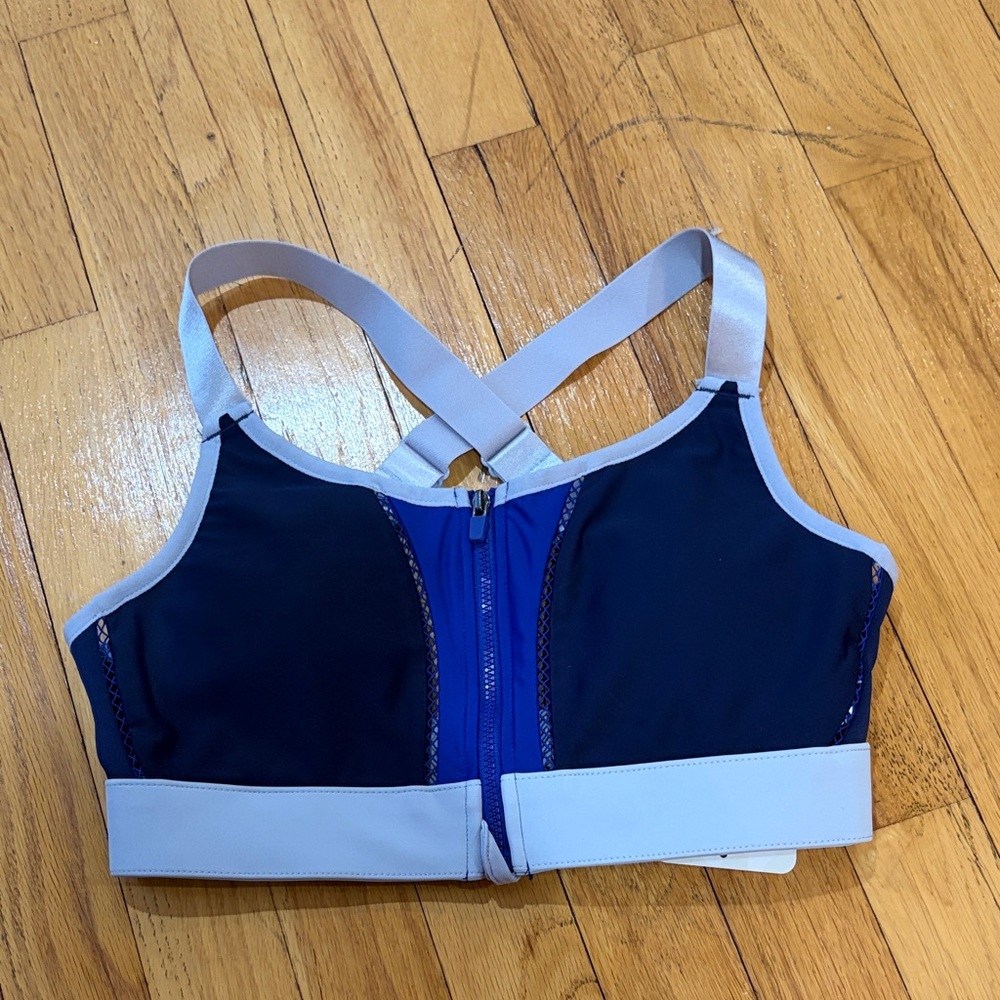 NWT Fabletics Light Gray Sports Bra Size Small